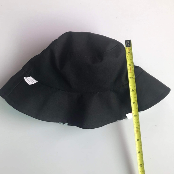 Reversible Bucket Ying Yang black heart polyester hat - Picture 9 of 10